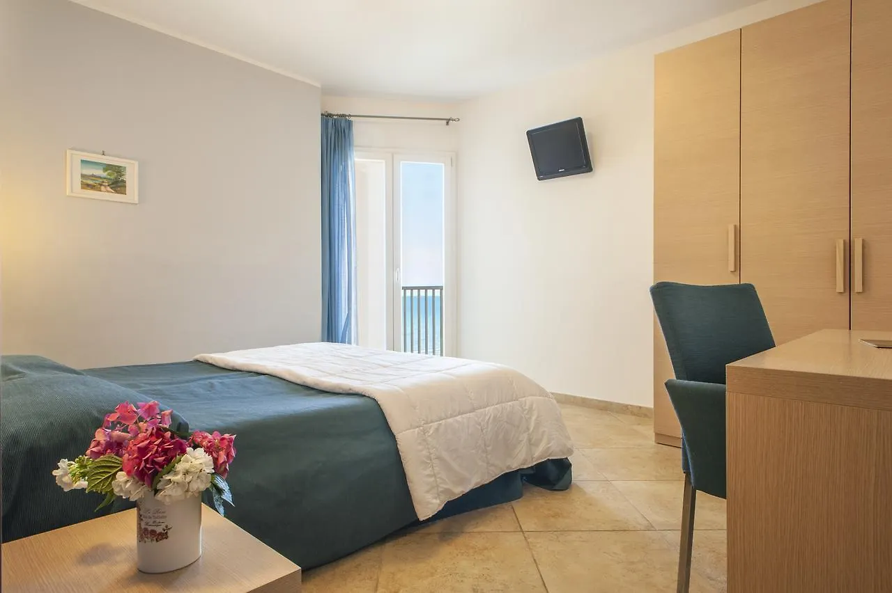 Residence Villa Lo Scoglietto San Vincenzo 3*,